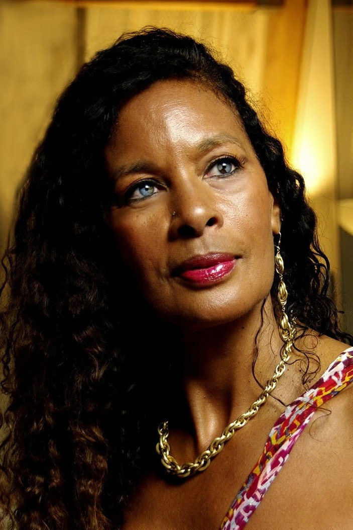 France Zobda as Coralie Hoareau in Fugue en Ré