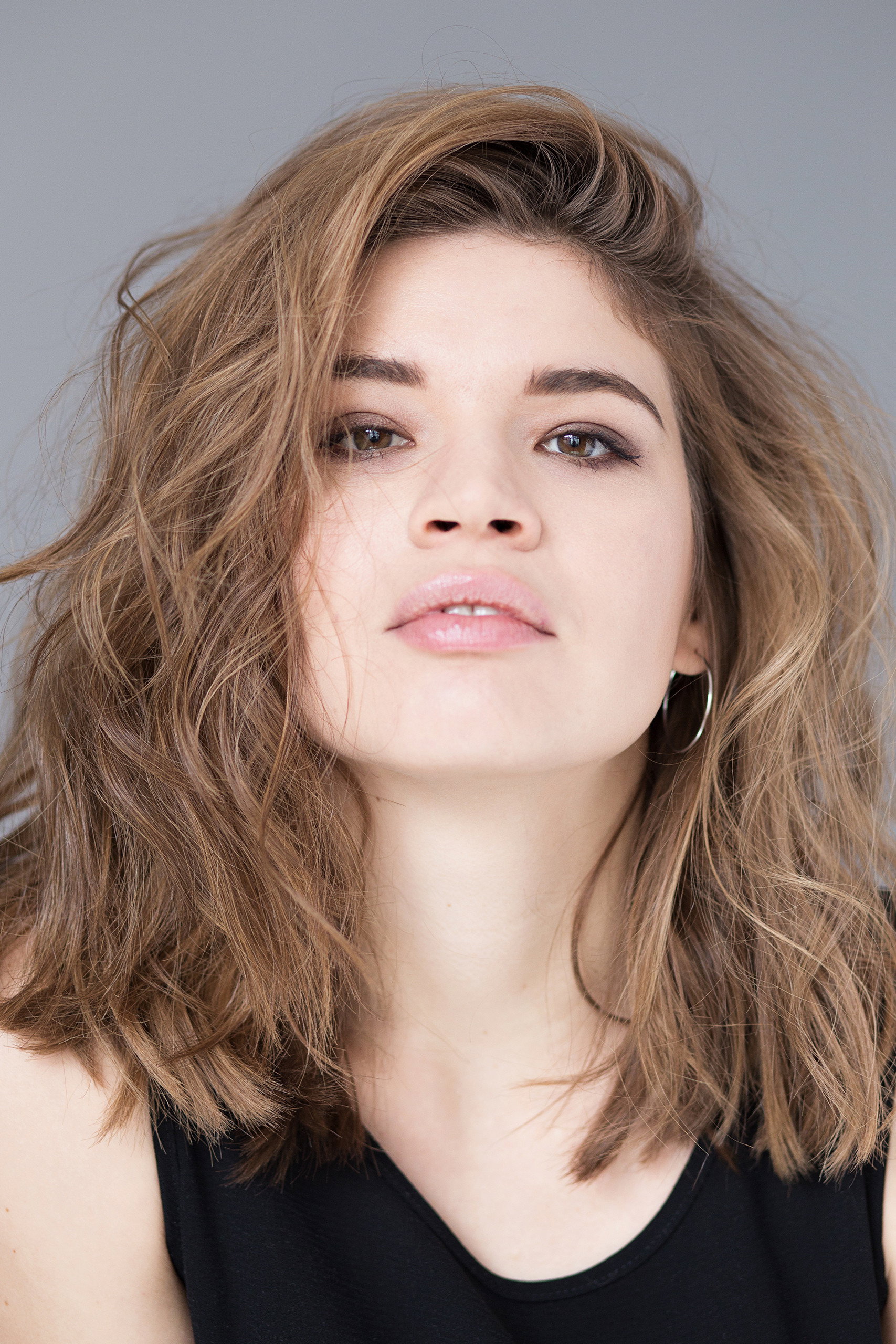 Jade-Mariuka Robitaille as Violette in Vétérane