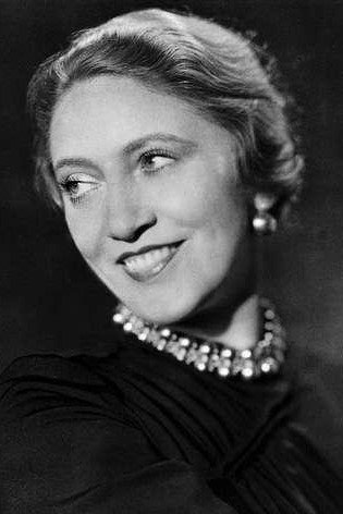 Käthe Dorsch as Anna Fedorovna Orlowa in Savoy-Hotel 217