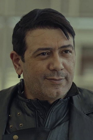 Ahmed Waiq as Mo'nes in The End