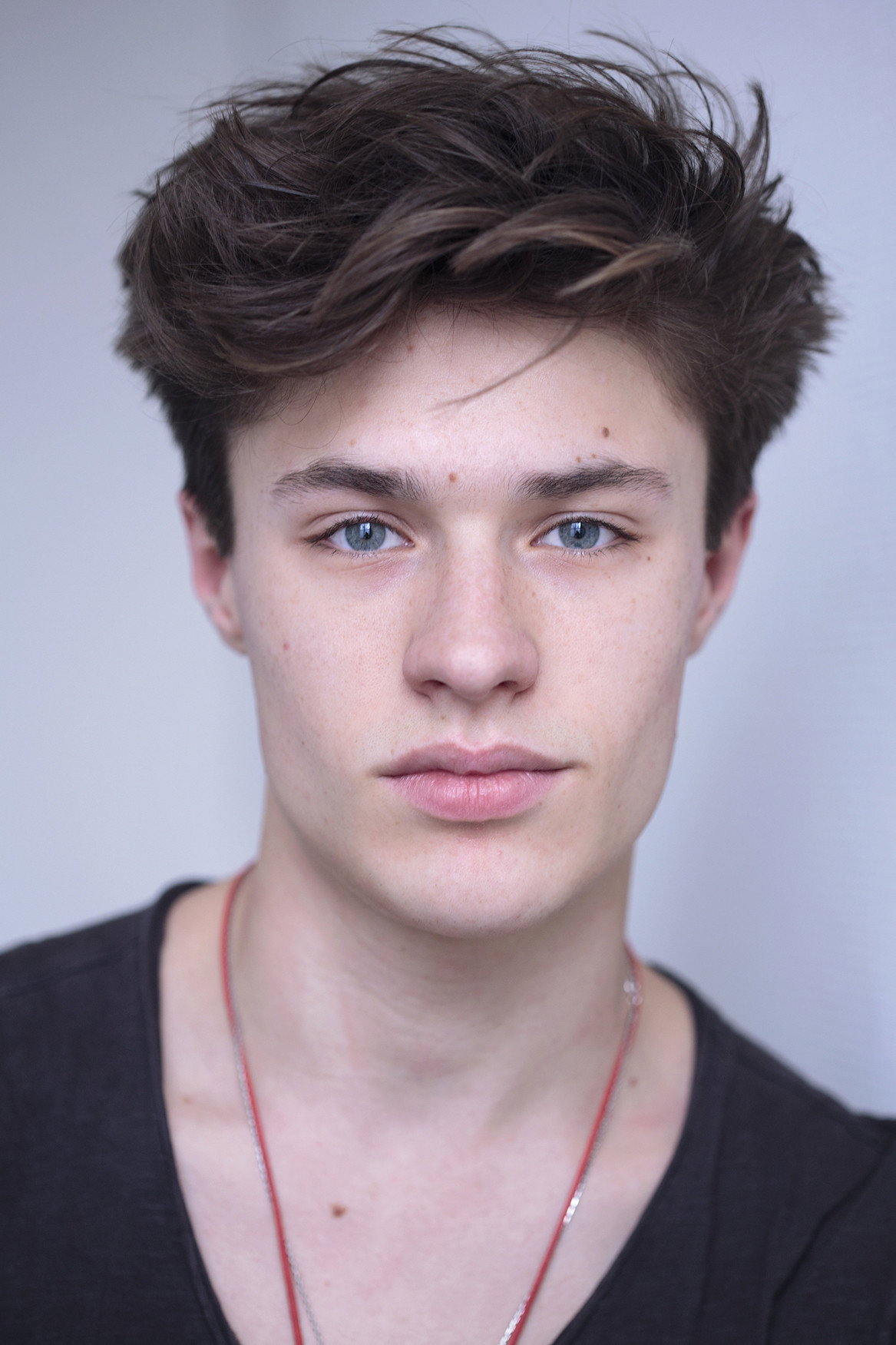 Gijs Blom as Prince Viridian in The Letter for the King