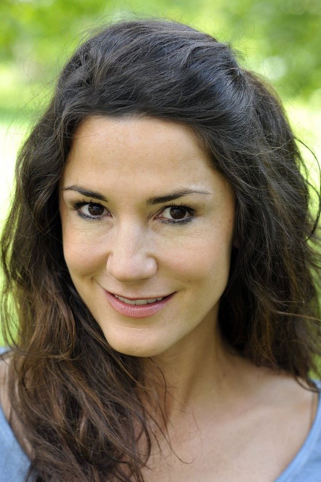 Mariella Ahrens as Lisa Kant in Westerdeich