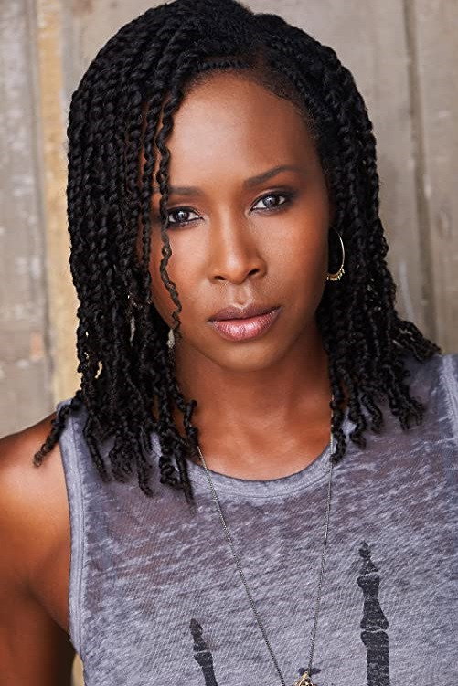 Sydelle Noel as Hobbs in Daughter of the Wolf