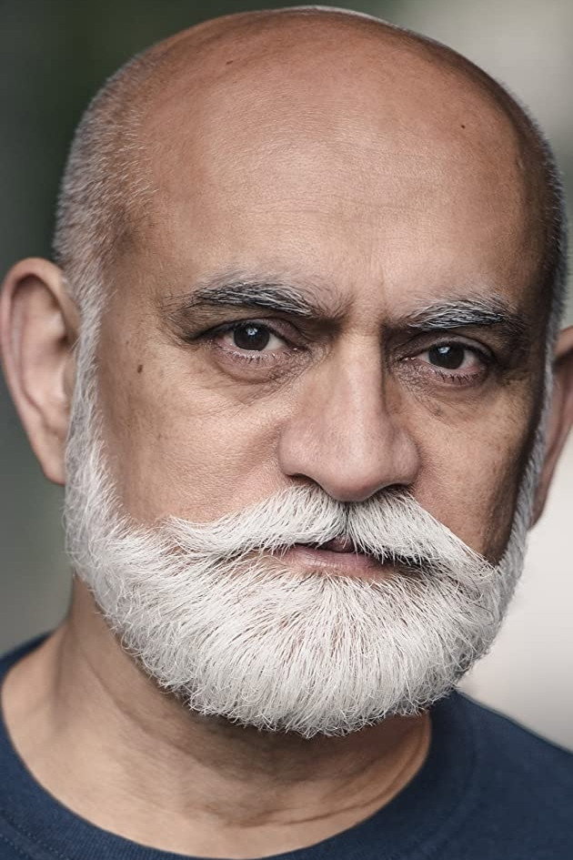 Harmage Singh Kalirai as Uncle Nizar in Latifah and Himli’s Nomadic Uncle