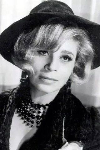 Δέσποινα Στυλιανοπούλου as Maria in Η σούπερ μάρκα