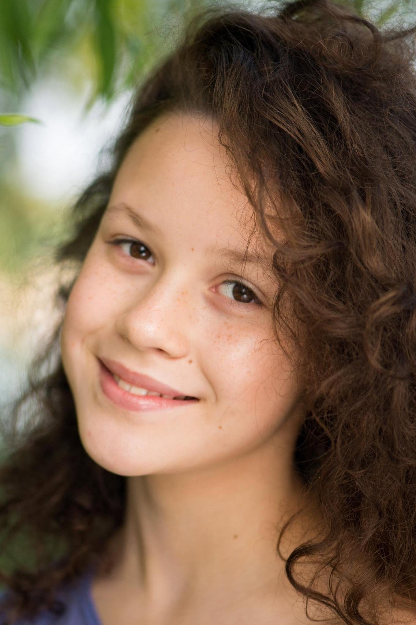 Stehfaniya Zarovnaya as Masha in Double Trouble