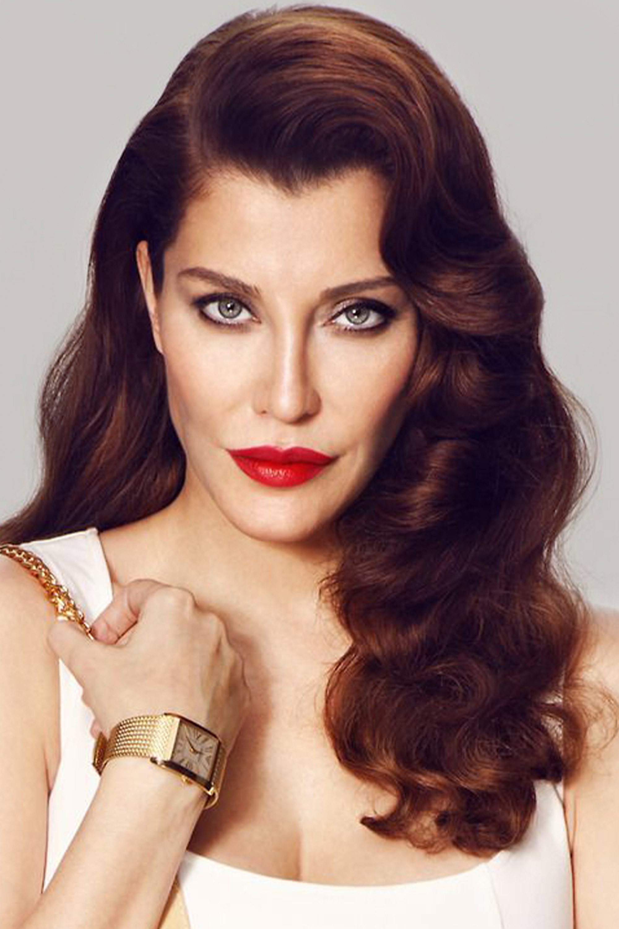 Deniz Akkaya as Ayten Boralı in Şarkılar Seni Söyler