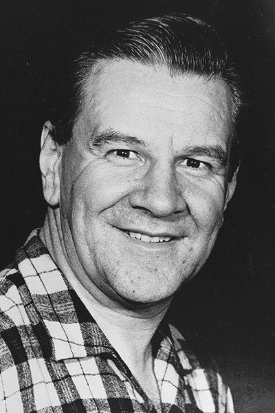 Milton Carneiro as Seu Romão in Padre Tião