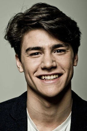 Vittorio Magazzù as Leonardo Abate alias "Leo" (da grande) in Rosy Abate - The Series