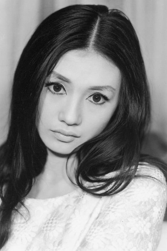 加賀まりこ as Miyama Suzu in Happiness Comes from Eating, Sleeping and Waiting