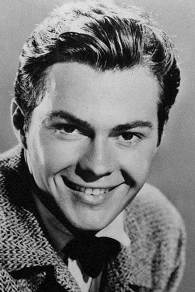 Tom Irish as Lt. McKay in Hondo