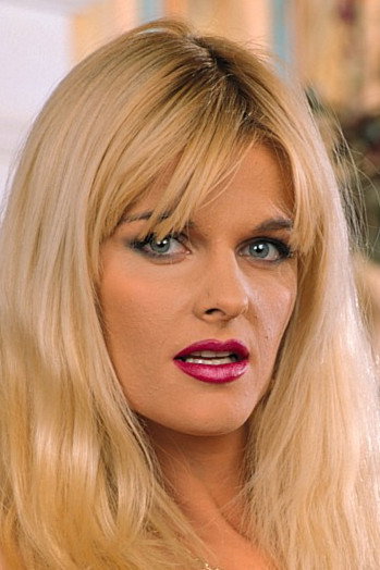 Lisa Belle as Cindy in Unknown Pleasures