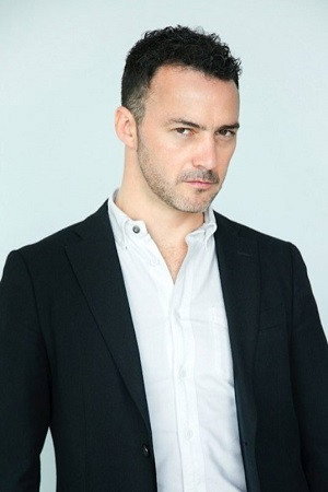 Eduardo Arroyuelo as Demian in Sincronía