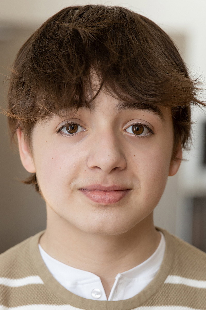 Mathéo Piccinin-Savard as Théo Surette in Le pacte