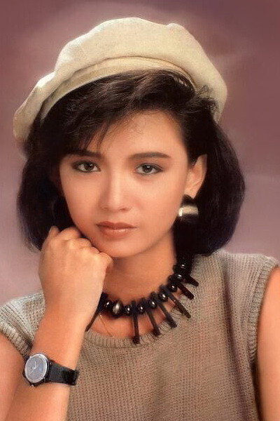 曾華倩 as Beautiful in The Nuts