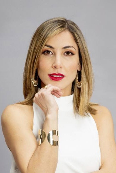 Marianne Schaller as Clarissa de las Américas in La ronca de oro