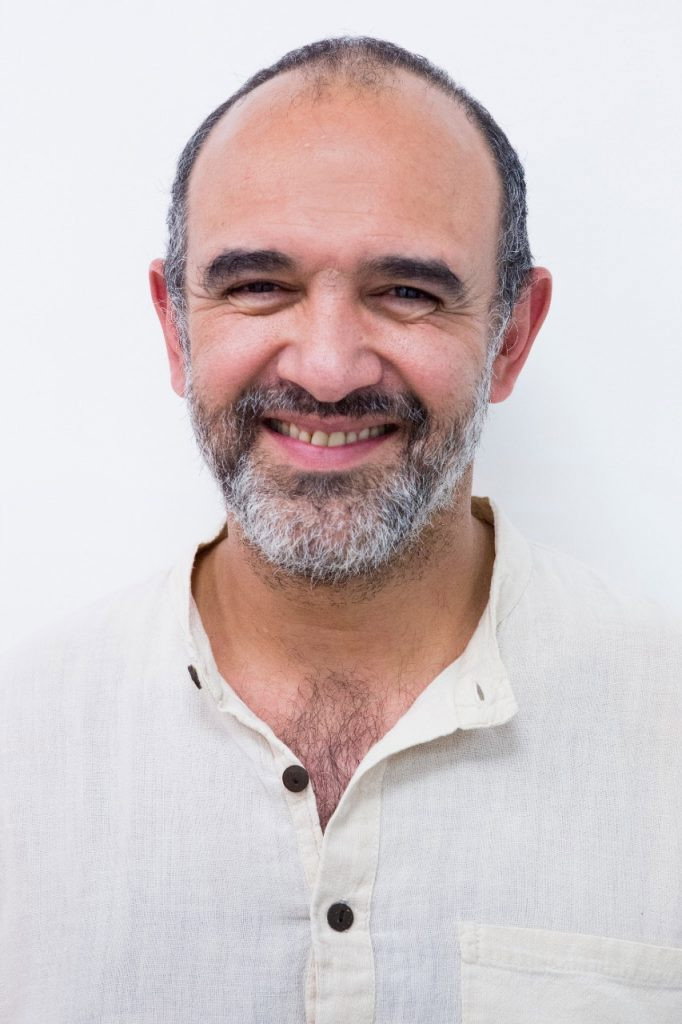 Gerardo Trejoluna as Carlos Valladares in La muchacha que limpia