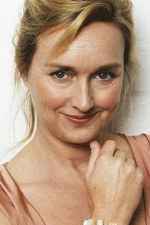 Victoria Longley as Elizabeth Parsons in The Alien Years