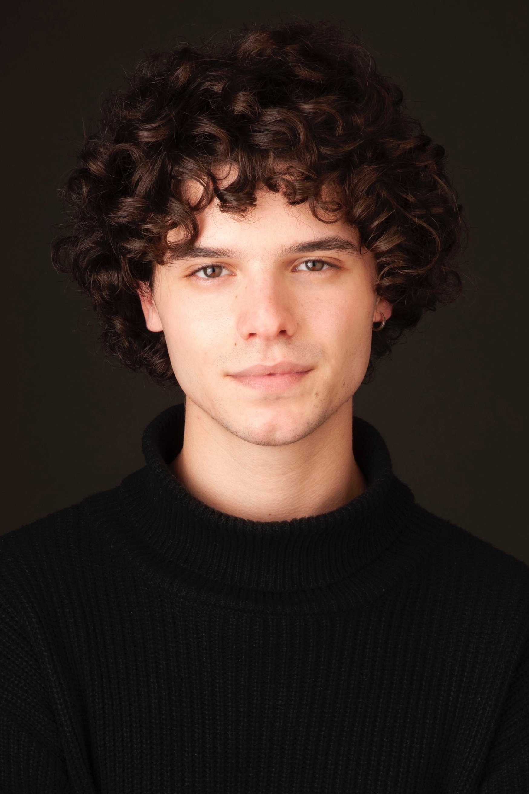 Tomás Taborda as Afonso in Daughters of the Fatherland