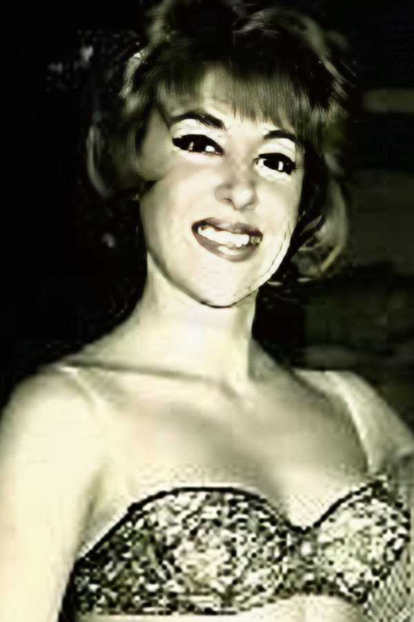 Juanita Martínez as Luz in Cristóbal Colón en la Facultad de Medicina