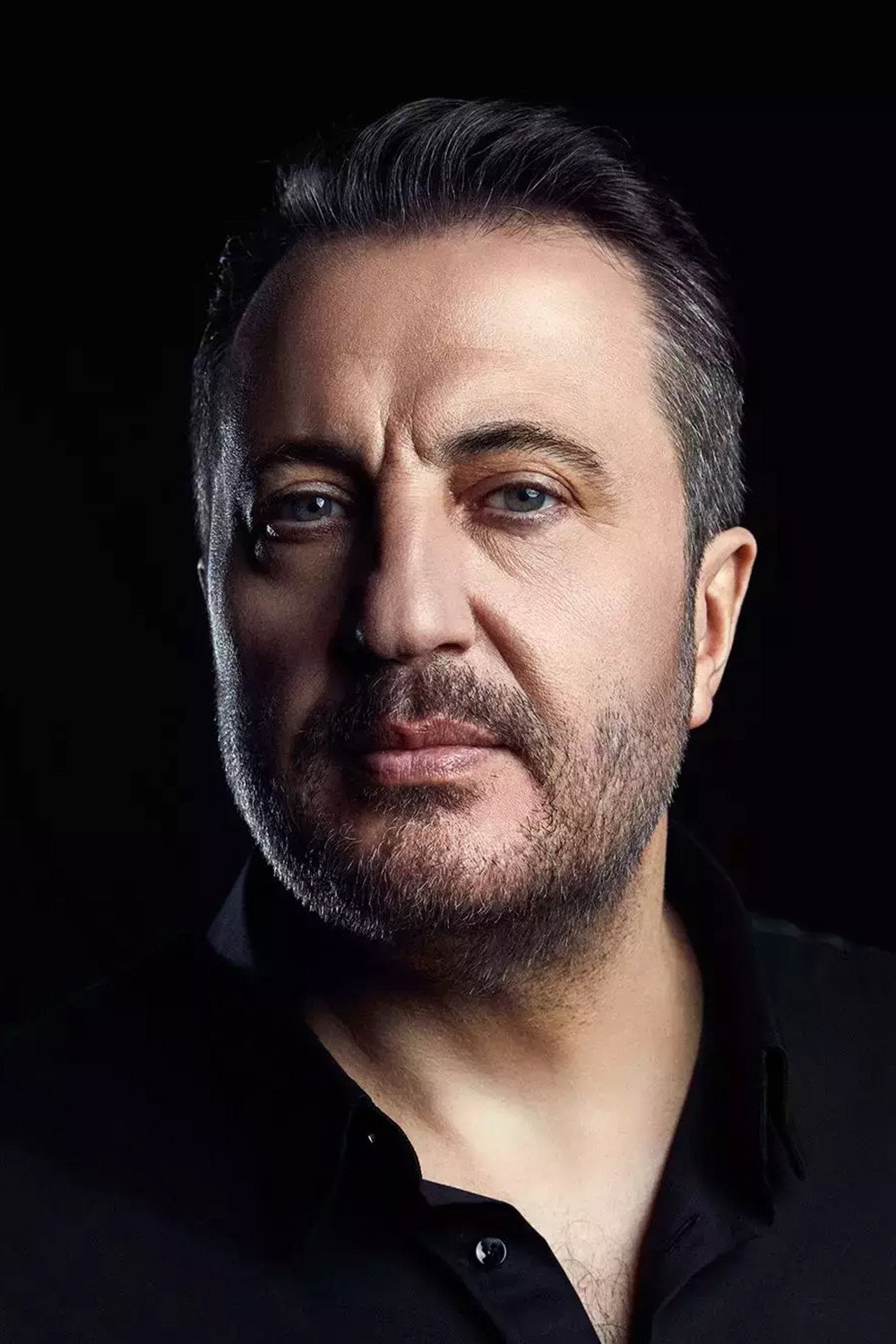 Ercan Saatçi as Muzisyen - Produktor in Blue Extra