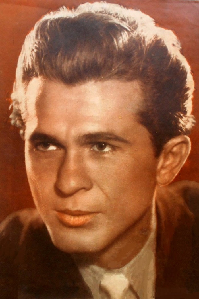 Dragomir Felba as Gorian, der alte Fischer in Red Zora and Her Gang