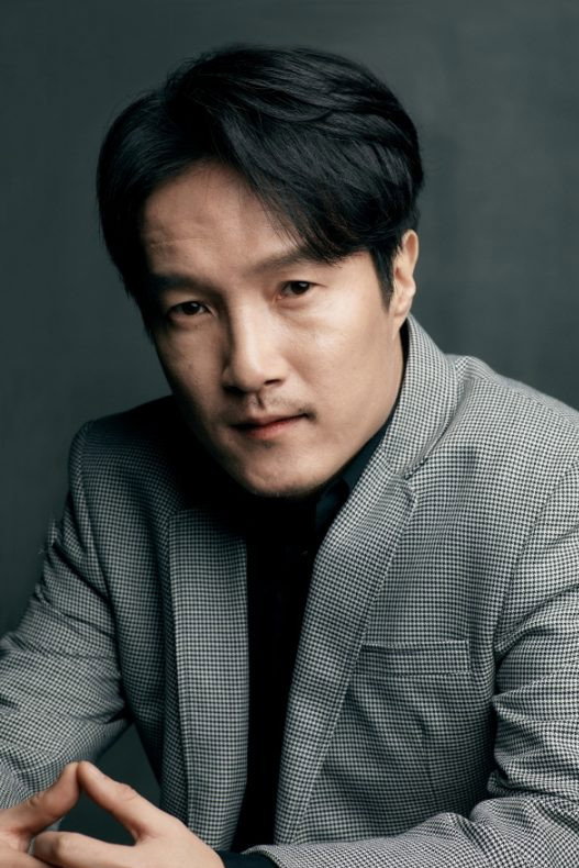 이중옥 as Wang Wey in Zombie Detective