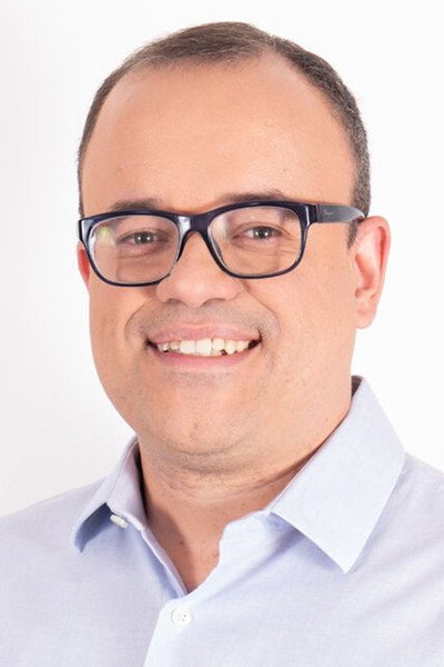 Everaldo Marques as Comentador in Zig Zag Arena