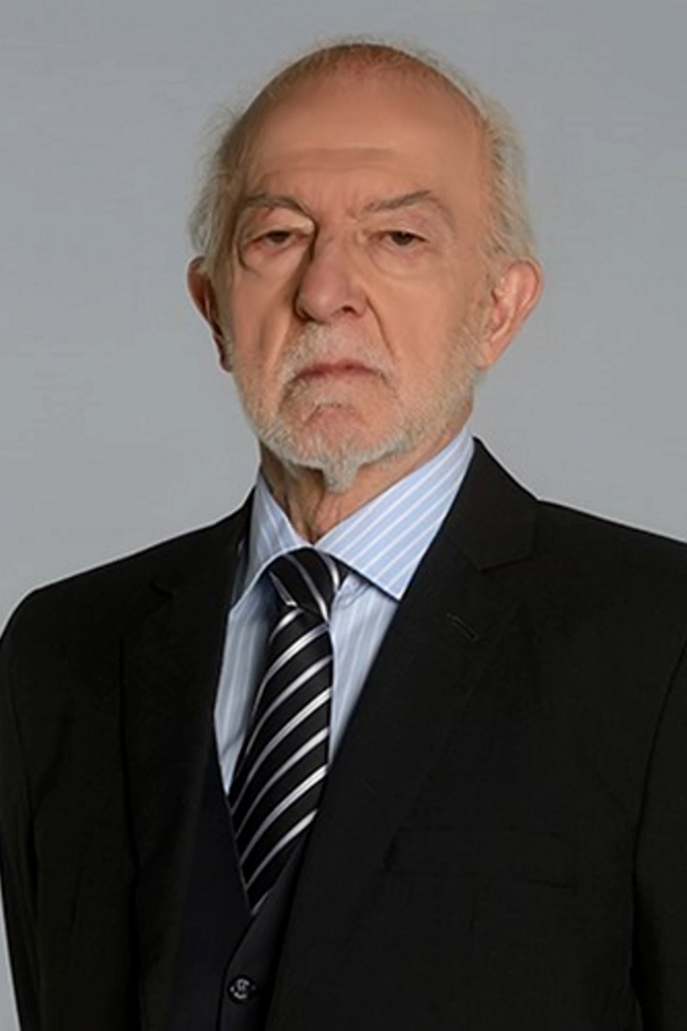 Héctor Bidonde as Ferreyra in Perros de la noche