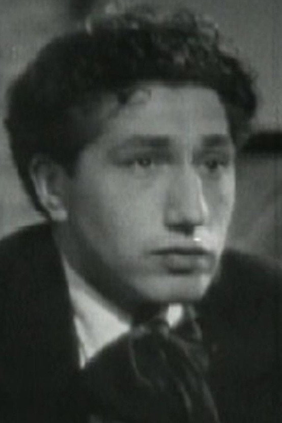 Luciano Hernández de la Vega as Padre Gonzalo in El profe