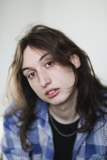 Anaëlle Othenin-Girard as Léo in Family Swap