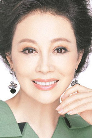 Wu Qianqian as 青田秀 in Archrivals