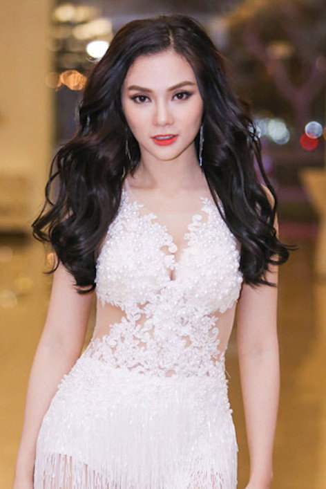 Thu Thuỷ as Self - Singer in The Remix