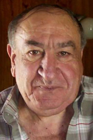 Atilio Pozzobón as Remisero in Music on Hold