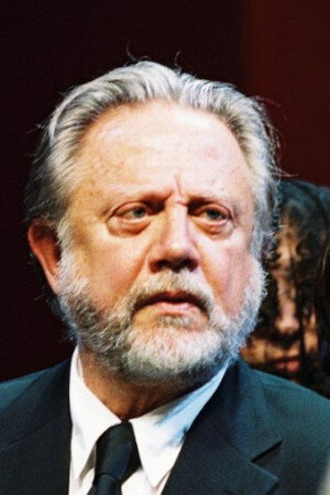 João Perry as Horácio Moreira in A Banqueira do Povo