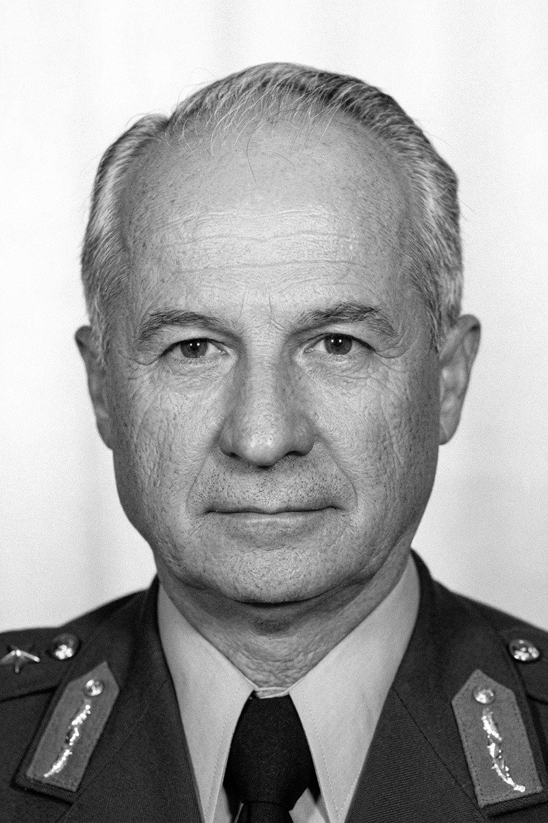 Kenan Evren as Self (archive footage) in 12 Eylül