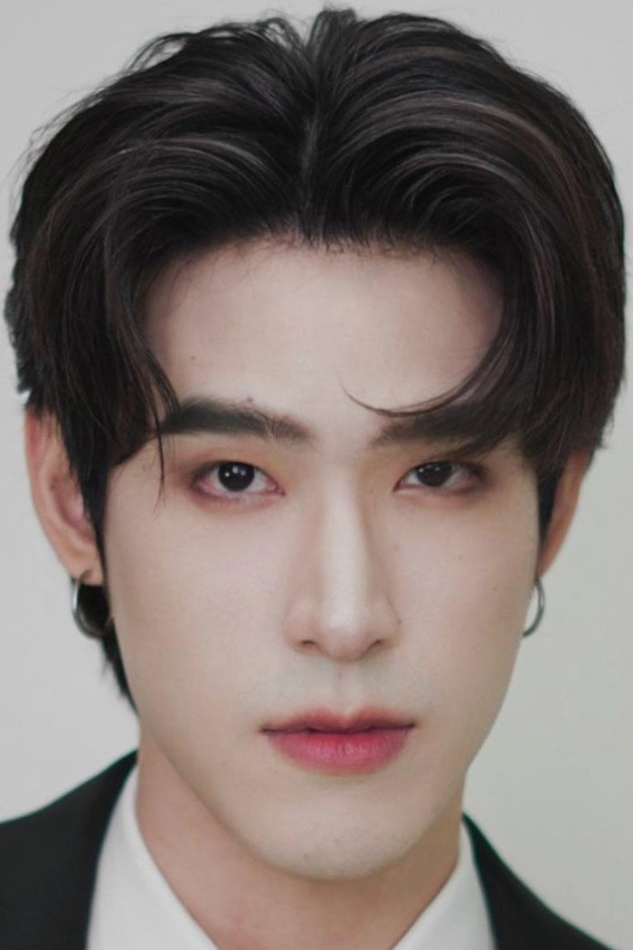 อัศวฤทธิ์ พินิตกาญจนพันธุ์ as Chalothorn in The Sign