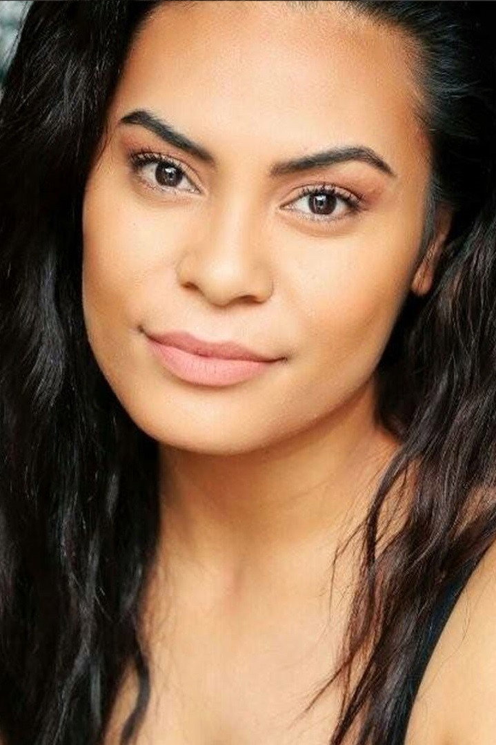 Suivai Pilisipi Autagavaia as Malia in SIS