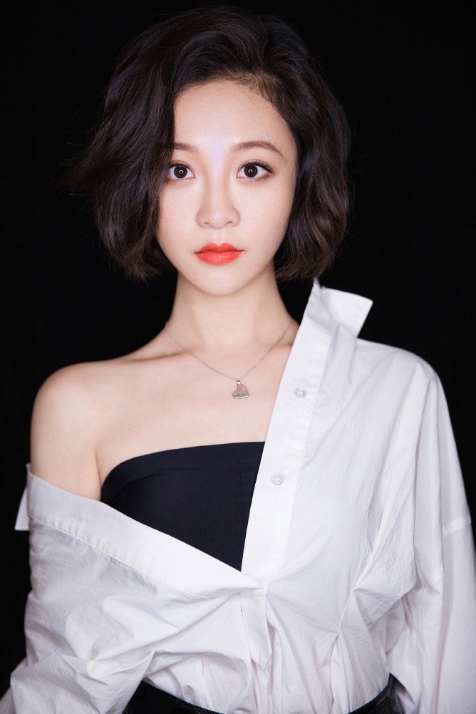 高雨儿 as Jin Xianrong in Arsenal Military Academy
