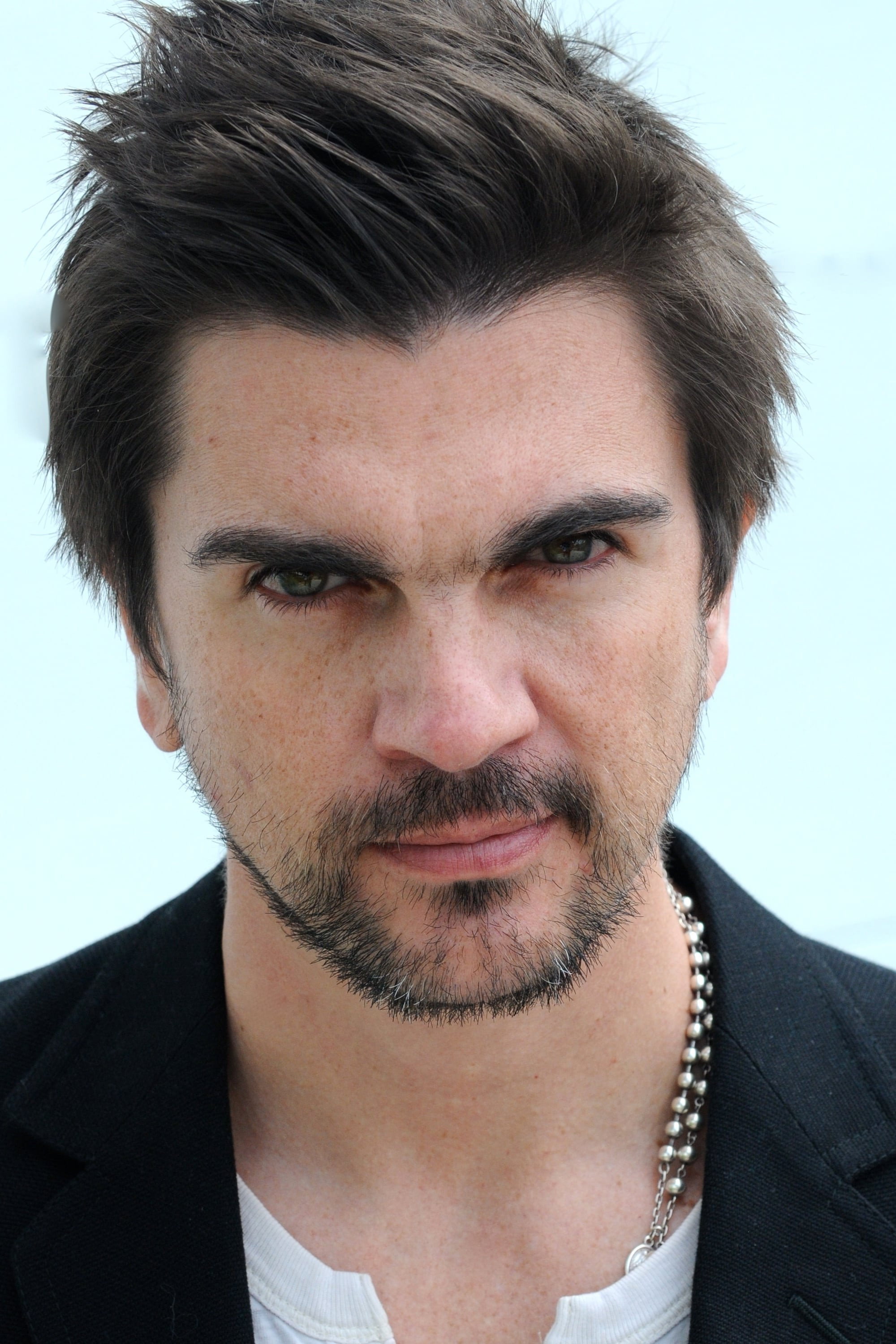 Juanes as Moisés in Pimpinero: Blood and Oil