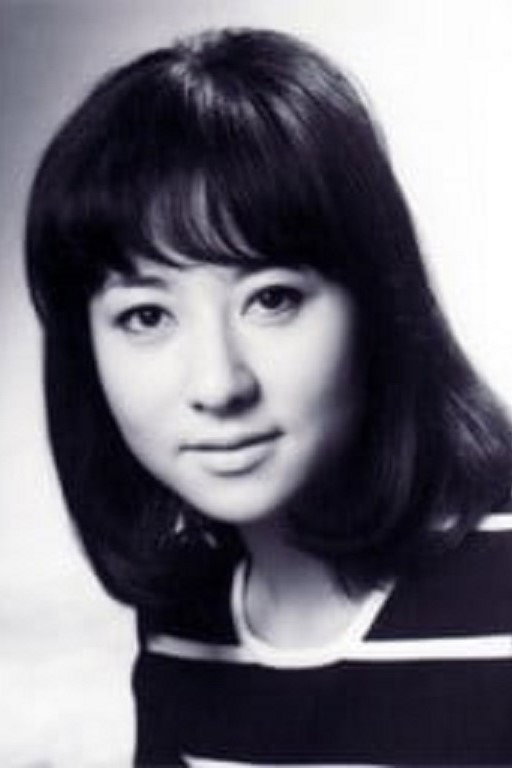 笠原玲子 as Sumiko Kanamura in Gamera vs. Gyaos