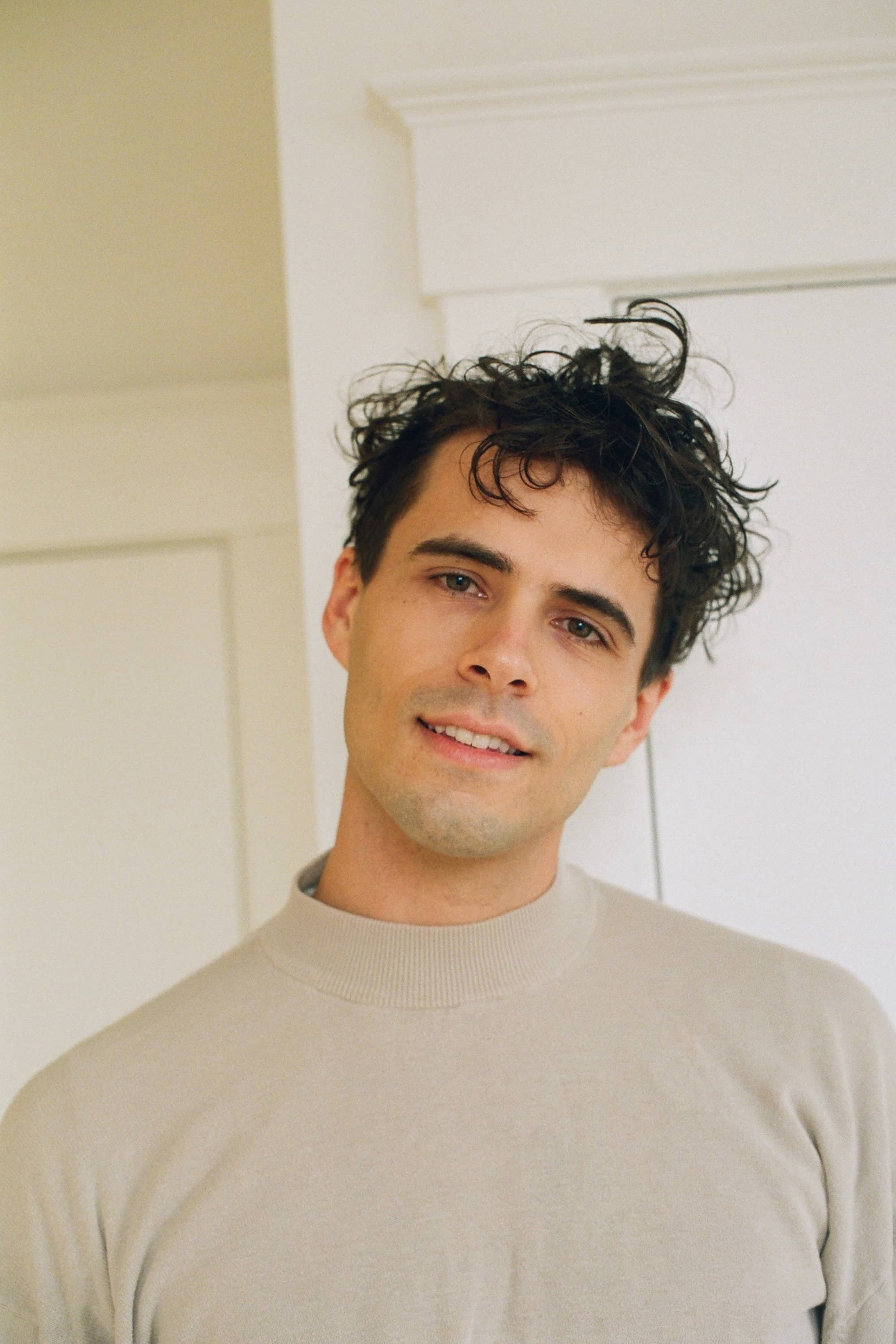 Joe Castle Baker as Ernie in Maurice On Mars