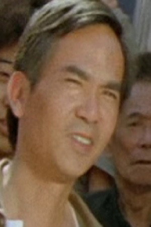 黎恩 as Extra in Honor and Love
