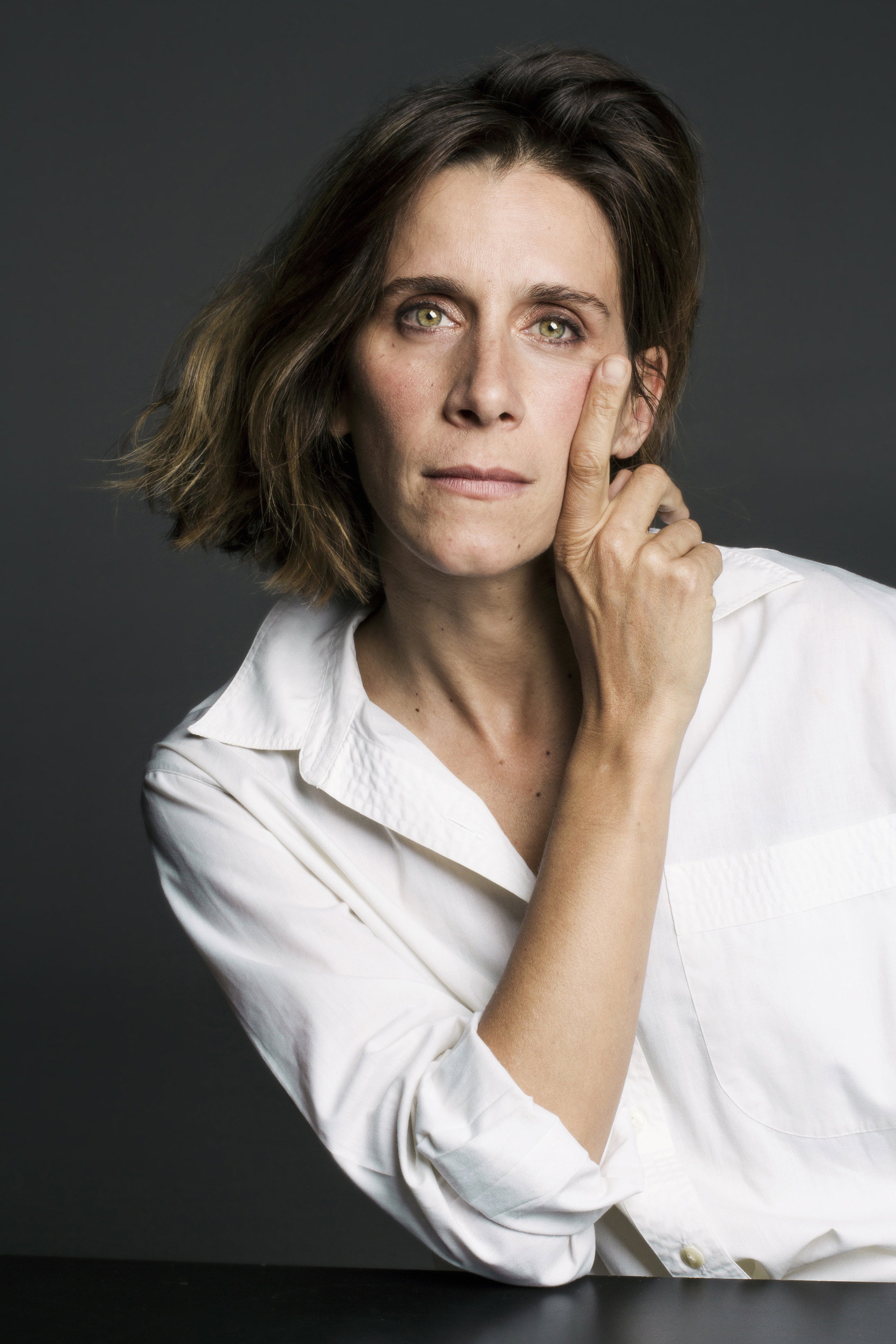 Patrícia Bargalló as Iris Pastor in Zoo