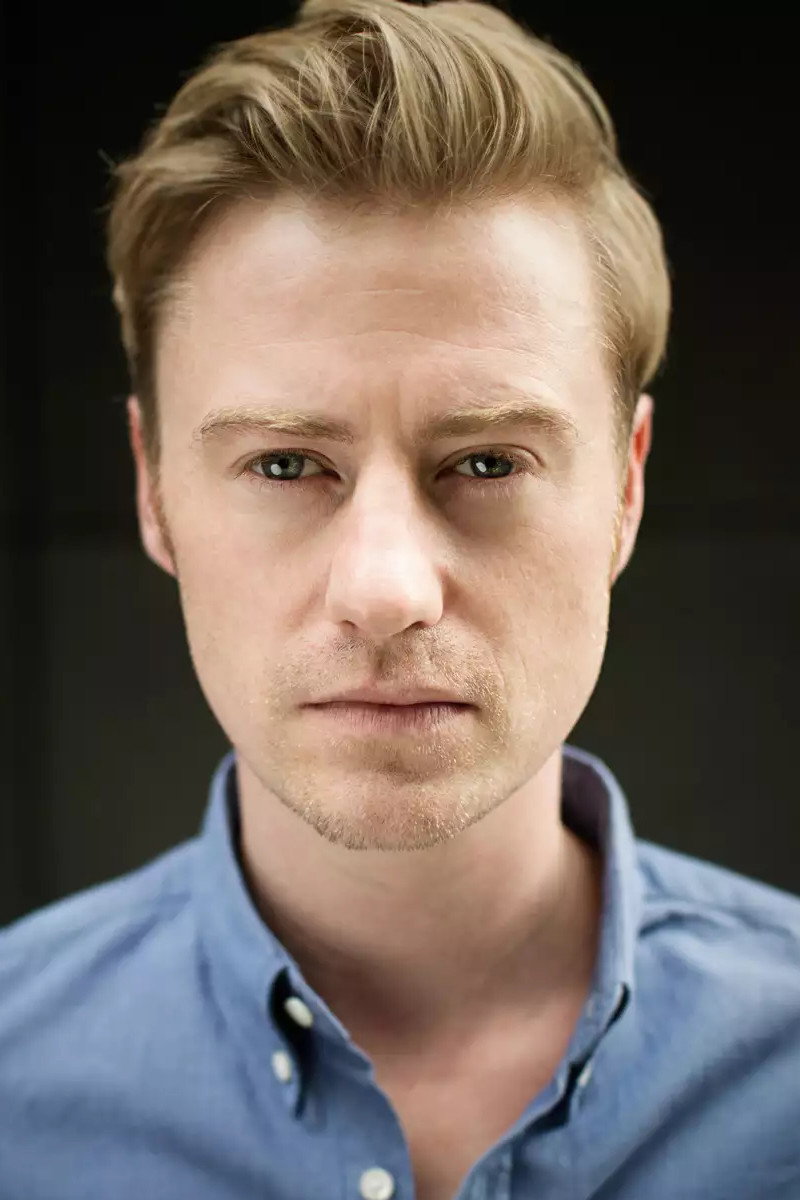 Eric Bouwer as Robert in Homesick