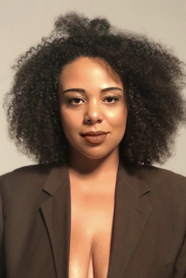 Ewa Ekwa as Sara in Temptation