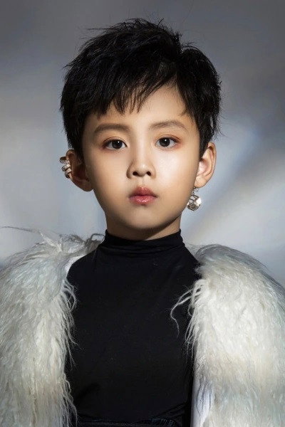 Zhang Zi Han as Zhao Yishui in Go With The Times
