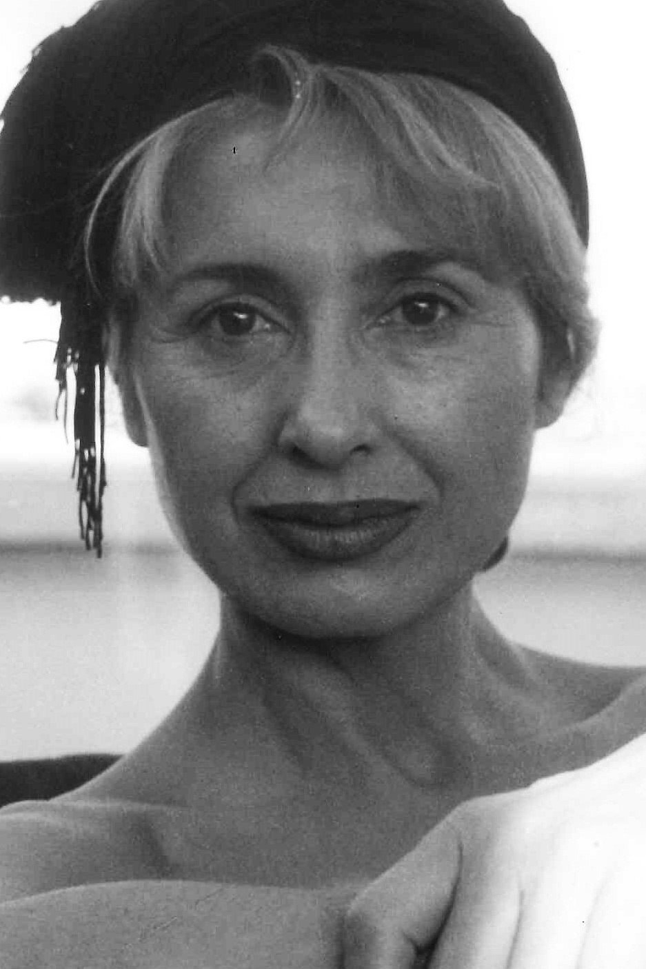 Ángeles Ladrón de Guevara as Madre in Sofía