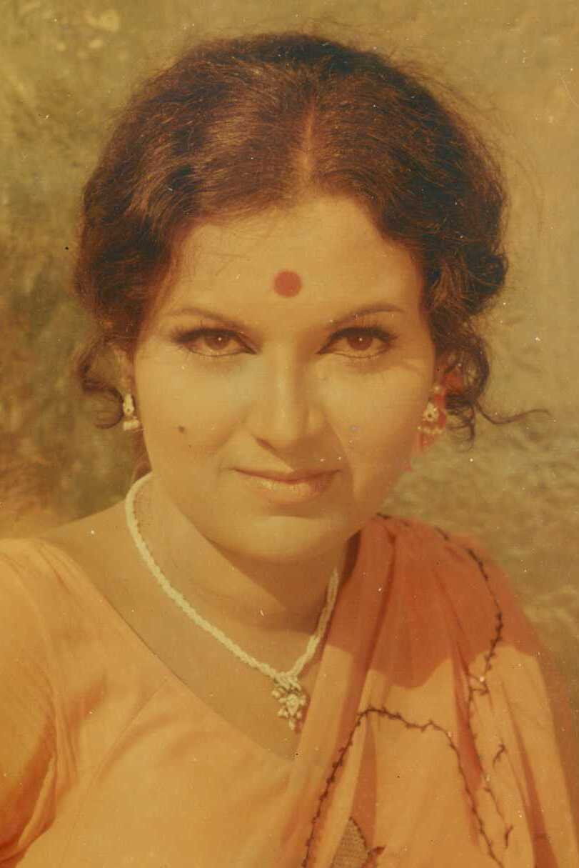 Ranjana as Pavala in Patthe Bapurao