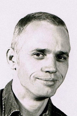 Wolfgang Ostberg as Narrator (voice) in Nachtarbeiter
